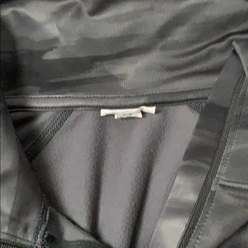 Under Armour pullover - Picture 4 of 6